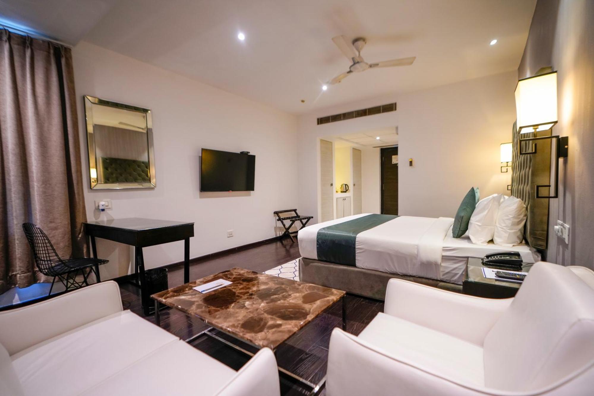 Hotel Deccan Serai, Hitec City, 3*